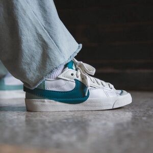 Nike Womens Blazer Low '77 Jumbo (Summit White/Geode Teal/Sea Glass)